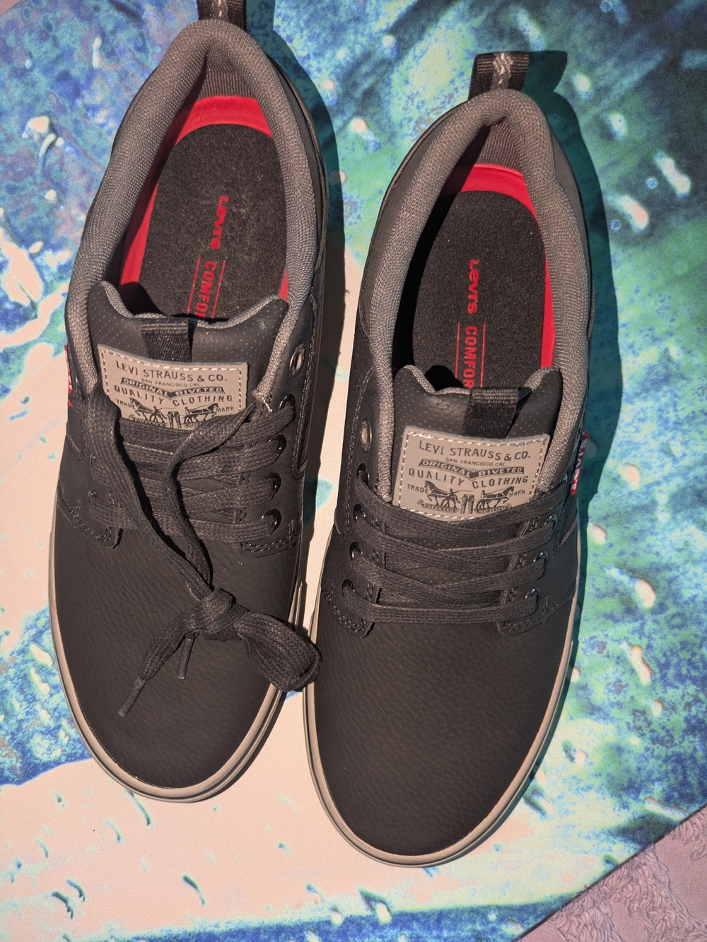 Levi's Men's Gray Casual Sneakers with Red Accents